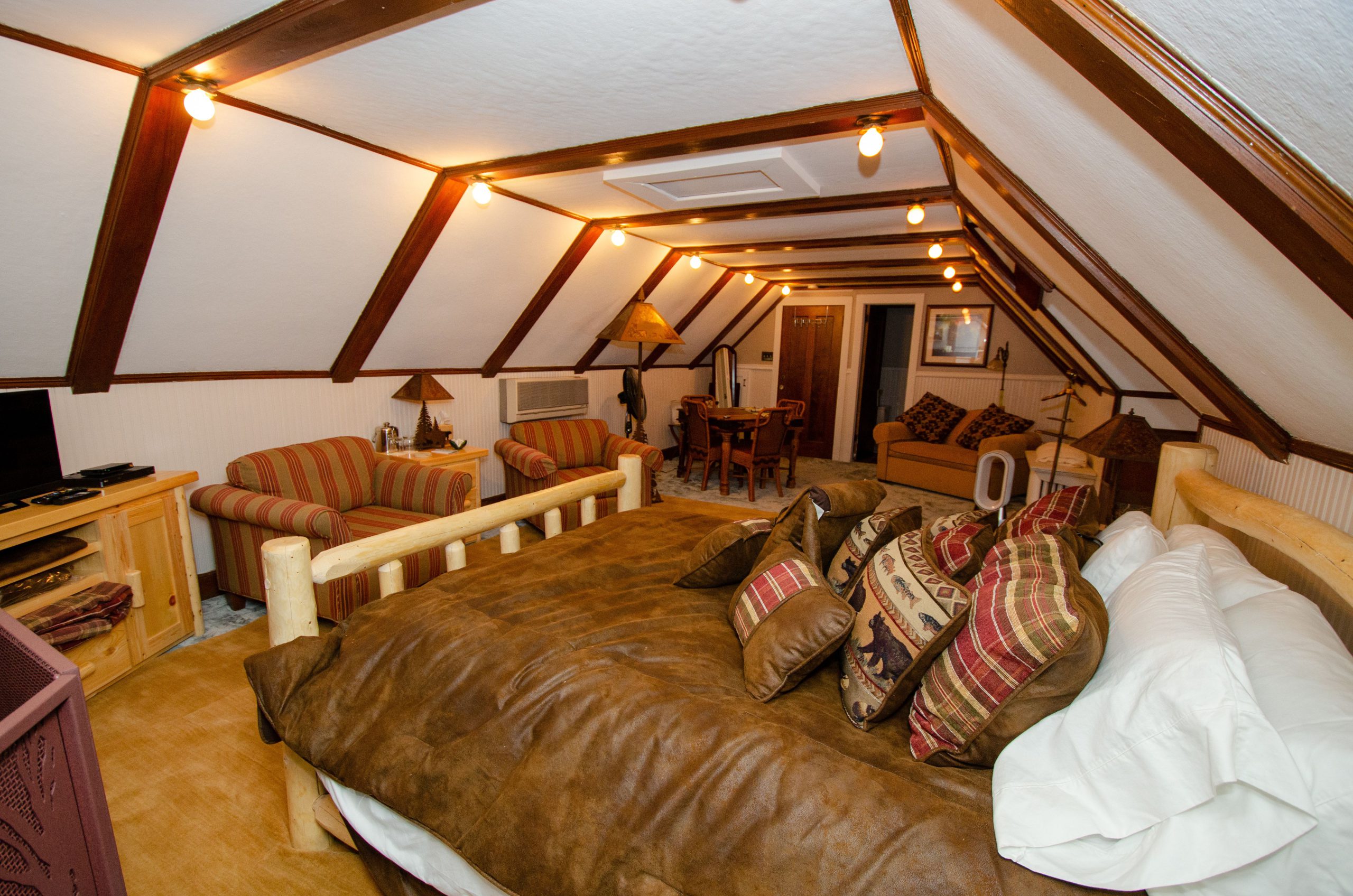The Waterbury - A Rustic Refuge